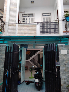 Nhà phố 1 trệt, 1 lầu đường Phạm Văn Chiêu diện tích 54.6m2 vuông đẹp.