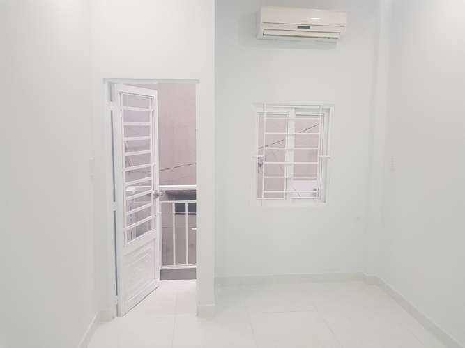 Nhà phố Quận Thủ Đức Nhà phố kết cấu 1 trệt, 1 lầu không lỗi phong thủy, không có nội thất.