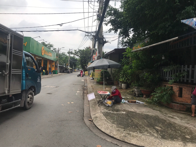 Đường trước nhà phố Quận Bình Tân Nhà phố mặt tiền đường Số 16, kết cấu 1 trệt, 3 lầu chắc chắn.