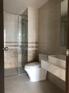 Phòng tắm căn hộ Saigon Royal Căn hộ Saigon Royal 2 phòng ngủ cửa hướng Đông Nam, view Bitexco.