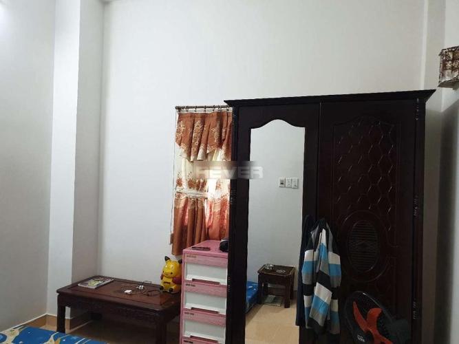 Nhà phố Quận 4 Nhà phố kết cấu 1 trệt 3 lầu hướng Đông, gần ngay cầu Khánh Hội.