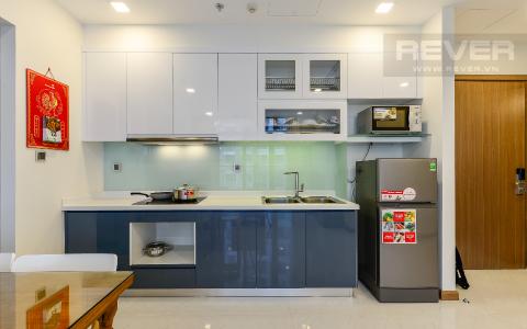 Phòng bếp Căn hộ Vinhomes Central Park tầng 14 có 2 phòng ngủ, đầy đủ nội thất.