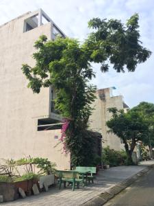 Mặt tiền nhà phố Quận 9 Nhà phố KDC Hưng Phú kết cấu 1 trệt 3 lầu, có Gara để xe hơi trong nhà.