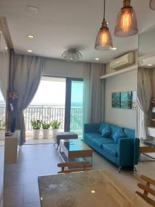 phòng khách căn hộ riviera point Căn hộ Riviera Point tầng cao, bàn giao đầy đủ nội thất.