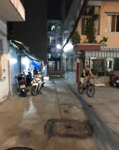 Nhà phố Quận 6 Nhà phố hướng Tây kết cấu 1 trệt 3 lầu, nằm trong khu dân cư văn minh.