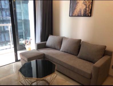 Phòng khách căn hộ Vinhomes Golden River Officetel Vinhomes Golden River tầng cao, nội thất đầy đủ.