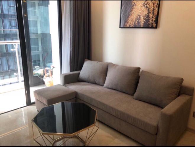 Phòng khách căn hộ Vinhomes Golden River Officetel Vinhomes Golden River tầng cao, nội thất đầy đủ.