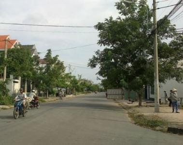 Đường trước nhà phố Quận Bình Tân Nhà phố kết cấu 1 trệt 3 lầu diện tích 100m2, khu vực đầy đủ tiện ích.