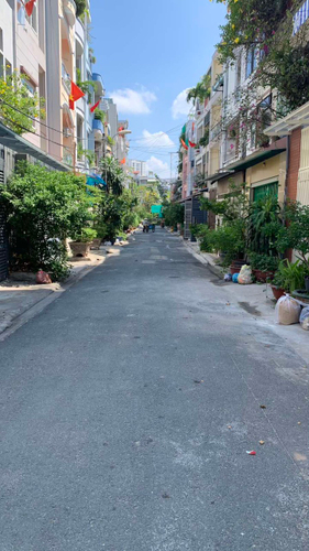 Đường trước nhà phố Quận Bình Thạnh Nhà phố Khu cư Xá Công An, thiết kế 1 trệt, 2 lầu và sân thượng kiên cố.