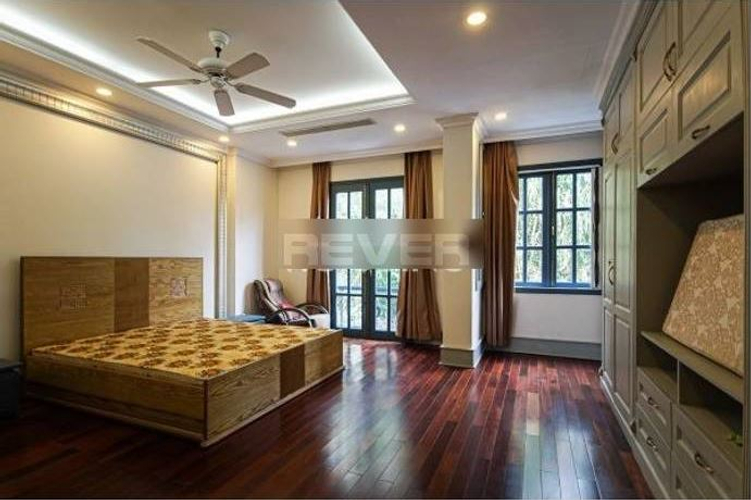 Biệt thự Quận 7 Biệt thự diện tích 250m2 thiết kế 1 trệt, 3 lầu và 1 tầng hầm để xe rộng rãi.