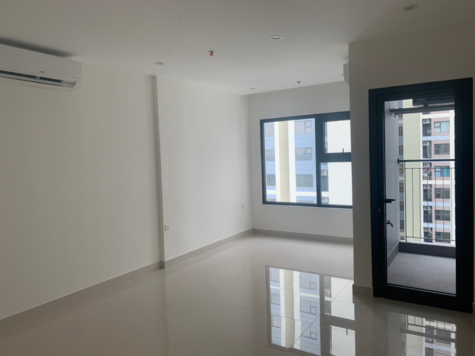 Studio Vinhomes Grand Park không nội thất, cửa hướng Đông Nam.