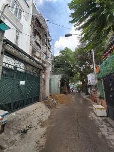  Nhà phố kết cấu 1 trệt 3 lầu, hẻm xe hơi rộng rãi khu dân cư đông đúc.