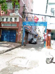 Đường vào nhà Nhà phố Tân Bình hướng Đông Nam, 1 trệt 2 lầu diện tích 5mx18m.