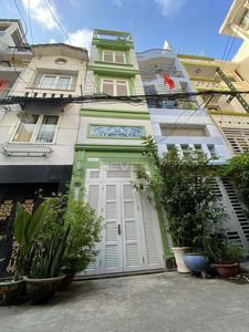 Nhà phố thiết kế 1 trệt, 3 lầu đường Nguyễn Bỉnh Khiêm, khu dân cư hiện hữu.