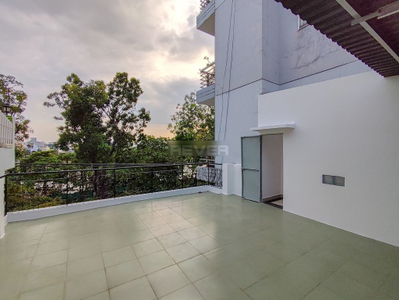 Nhà phố Quận 4 Nhà phố thiết kế 1 trệt, 1 lửng, 1 lầu và sân thượng, không có nội thất.