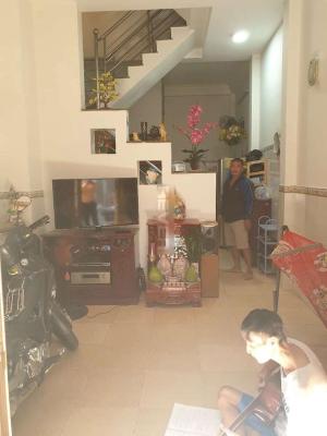 Nhà phố Quận 4 Nhà phố kết cấu 1 trệt 3 lầu hướng Đông, gần ngay cầu Khánh Hội.