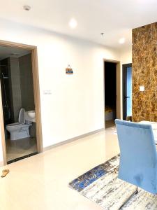 hanh_lang Căn hộ Vinhomes Grand Park tầng cao, ban công hướng Đông Nam mát mẻ.