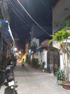 Hẻm nhà phố đường Huỳnh Tấn Phát, Quận 7 Nhà phố hướng Tây Bắc diện tích 4mx16m, hẻm xe hơi.