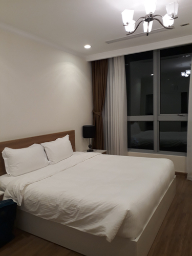 Officetel Vinhomes Central Park, Quận Bình Thạnh Officetel Vinhomes Central Park tầng 24 view nội khu, đầy đủ nội thất.