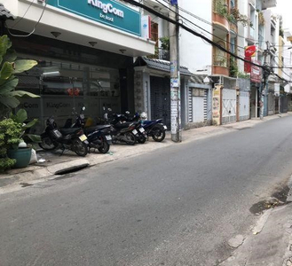 Đường trước nhà phố Quận Tân Bình Nhà phố thiết kế 1 trệt, 2 lầu và sân thượng, có sổ hồng riêng.