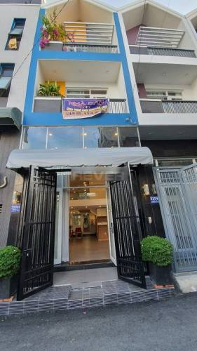 Nhà phố Quận Thủ Đức Nhà phố cách đường Quốc Lộ 13 chỉ 100m, cửa hướng Đông Bắc thoáng mát.