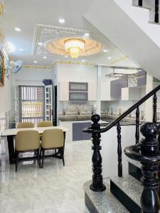 Nhà phố Huyện Nhà Bè Nhà phố đường xe hơi rộng rãi hướng Tây, kết cấu 1 trệt 2 lầu.