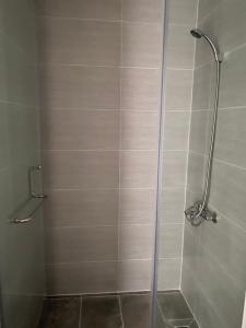 Nhà vệ sinh Saigon South Residence Căn hộ Saigon South Residence tầng cao, view nội khu hướng Tây.