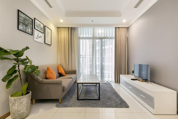 Căn hộ Vinhomes Central Park, Quận Bình Thạnh Căn hộ Vinhomes Central Park tầng 9 diện tích 81.6m2, đầy đủ nội thất.