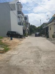 Đường trước nhà phố Quận Thủ Đức Nhà phố đường nhựa rộng 8m không ngập nước, kết cấu 1 trệt 3 lầu.