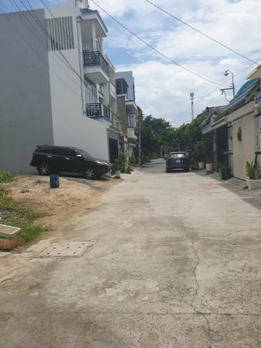 Đường trước nhà phố Quận Thủ Đức Nhà phố đường nhựa rộng 8m không ngập nước, kết cấu 1 trệt 3 lầu.