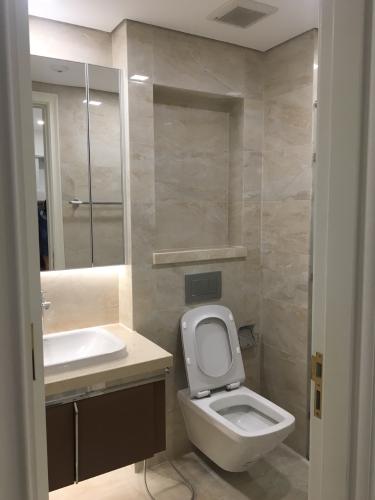 Toilet Vinhomes Golden River, Quận 1 Căn hộ 1 phòng ngủ Vinhomes Golden River, nội thất cơ bản.