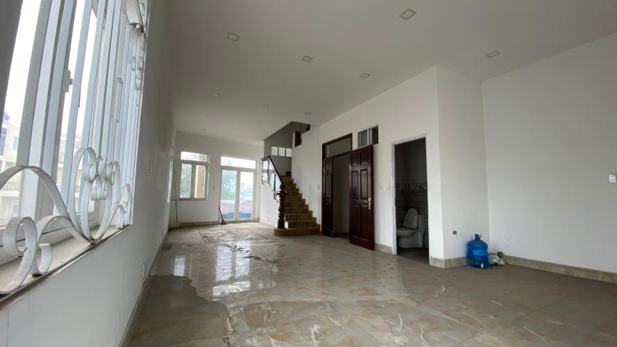 toilet Nhà phố hướng Đông Nam mặt tiền, diện tích sử dụng 432m2.