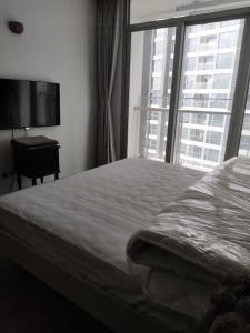 Phòng ngủ Vinhomes Central Park Căn hộ Vinhomes Central Park tầng trung, đầy đủ nội thất