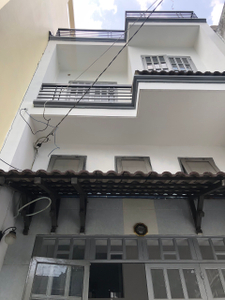 Mặt tiền nhà phố Quận Tân Phú Nhà phố cửa hướng Tây Nam diện tích 67.4m2, có sổ hồng riêng.