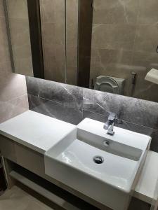 Phòng tắm căn hộ Hưng Phúc Premier, Quận 7 Căn hộ Hưng Phúc Premier view thành phố thoáng mát, đầy đủ nội thất.