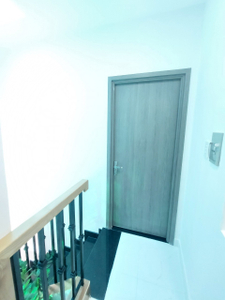 Nhà phố Quận Bình Thạnh Nhà phố thiết kế 1 trệt, 1 lầu đúc kỹ lưỡng, khu nhà lâu cao tầng xung quanh.