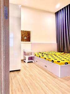 ngu Căn hộ Vinhomes Grand Park tầng cao, ban công hướng Đông Nam mát mẻ.