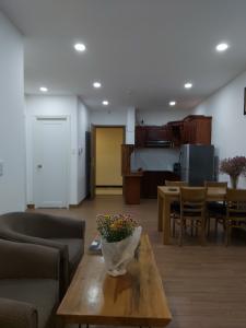 Căn hộ RichStar view đón gió thoáng mát, nội thất đầy đủ.