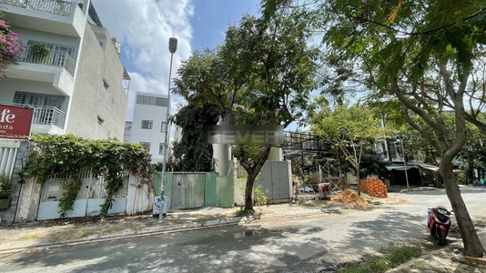 Đất nền Quận Bình Thạnh Đất mặt tiền kênh đường Đặng Thuỳ Trâm, cách trường ĐH Văn Láng 30m.