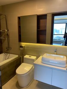 Phòng tắm căn hộ Riviera Point, Quận 7 Căn hộ tầng 8 Riviera Point cửa hướng Tây Bắc, view thoáng mát.