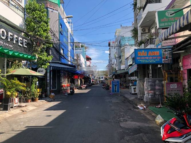 Đường trước nhà phố Quận Tân Phú Nhà phố có 1 trệt, 1 lầu mặt tiền đường Nguyễn Nhữ Lãm, không nội thất.