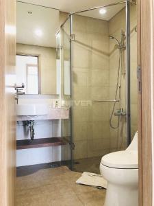 Phòng tắm căn hộ Urban Hill, Quận 7 Căn hộ Urban Hill cửa hướng Đông thoáng mát, nội thất cơ bản.