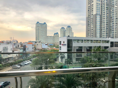 View căn hộ Vinhomes Central Park, Quận Bình Thạnh Căn hộ Vinhomes Central Park tầng 2 view đường Nguyễn Hữu Cảnh.