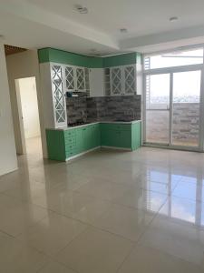 Không gian căn hộ Hoàng Kim Thế Gia, Bình Tân Căn hộ Hoàng Kim Thế Gia view thành phố sầm uất, nội thất cơ bản.