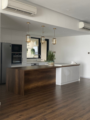 Căn hộ Saigon Pearl, Quận Bình Thạnh Căn hộ Saigon Pearl tầng 19 có 4 phòng ngủ, đầy đủ nội thất.