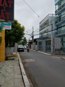 Đường trước đất nền Quận 12 Đất nền diện tích 53.3m2 rộng thoáng, sau lưng trường ĐH Nguyễn Tất Thành.