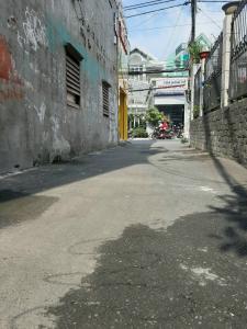 Hẻm vào nhà phố Phan Huy Ích, Gò Vấp Nhà phố hướng Tây Bắc, có dãy 12 phòng trọ, hẻm xe hơi. 