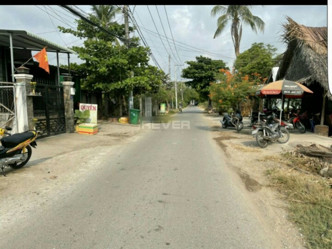 Đường trước đất nền Quận 9 Đất nền mặt tiền đường Cầu Đình diện tích 119.7m2, có sổ hồng riêng.