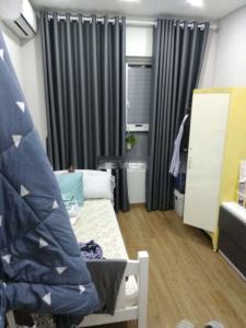 Phòng khách Dragon Hill 2, Nhà Bè Căn hộ Dragon Hill 2 đầy đủ nội thất, hướng Đông Bắc