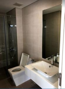 toilet căn hộ Masteri Millennium Căn hộ Masteri Millennium tầng cao view thành phố sầm uất.
